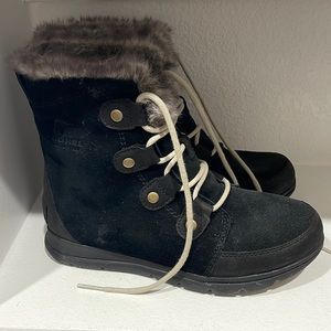 Sorel boots worn once